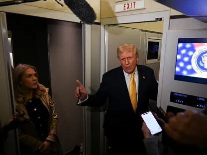 تحركات أميركية متسارعة.. واشنطن تبحث الخيارات العسكرية ضد فنزويلا