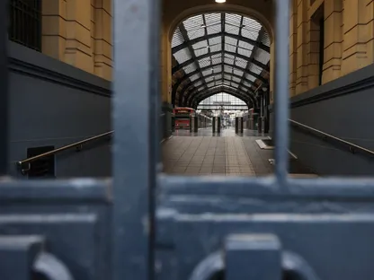 احتجاجاً على تعديلات قانون العمل.. إضراب يعطل النقل والخدمات في اليونان