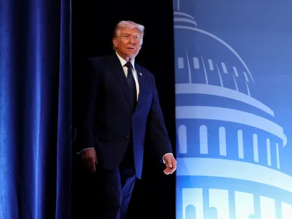 ترمب عن حرب إيران: لن نتوقف حتى نقضي على "العدو" بشكل كامل