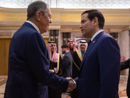 وزيرا خارجية الولايات المتحدة ماركو روبيو وروسيا سيرجي لافروف خلال لقاء سابق في الرياض برعاية سعودية. 18 فبراير 2025 - "واس"