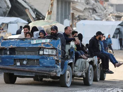 غزة بعد وقف النار.. معارك يومية لتأمين الماء والغذاء