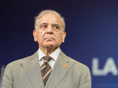 رئيس وزراء باكستان يدين محاولة الهجوم على مكة المكرمة: نقف بثبات إلى جانب السعودية