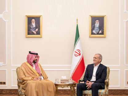 وزير الدفاع السعودي ورئيس أركان الجيش الإيراني يبحثان الأوضاع في المنطقة