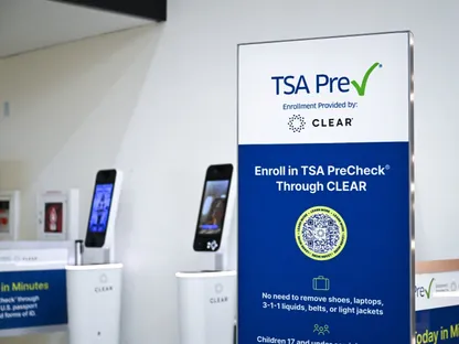 أميركا.. وزارة الأمن الداخلي تعلق برنامجيْن للمسافرين مع استمرار إغلاقها