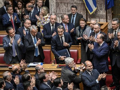 برلمان اليونان يصوّت ضدّ حجب الثقة عن حكومة ميتسوتاكيس
