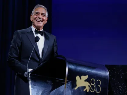 السينما في مواجهة الخوف.. جورج كلوني وداني بويل يفتتحان مهرجان فينيسيا
