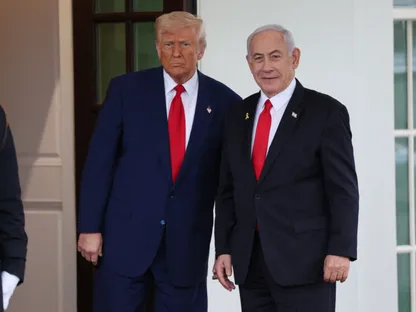 الرئيس الأميركي دونالد ترمب يستقبل رئيس الوزراء الإسرائيلي بنيامين نتنياهو في البيت الأبيض بواشنطن العاصمة. 7 أبريل 2025 - Reuters
