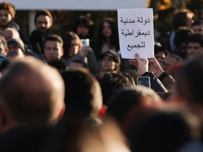 مظاهرة في ساحة الأمويين وسط العاصمة دمشق للمطالبة بدولة مدنية في سوريا. 19 ديسمبر 2024 - Reuters