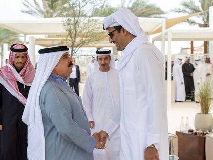 ملك البحرين وأمير قطر يبحثان هاتفياً العلاقات الثنائية والقضايا الإقليمية