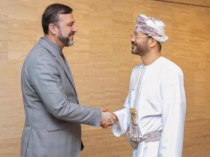 وفد إيراني يبحث في عُمان حرية الملاحة في مضيق هرمز