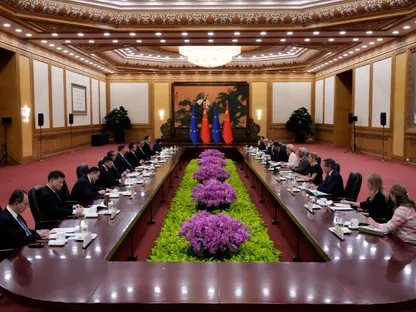 قمة أوروبية صينية: دعوات للتعاون وسط توتر تجاري وجيوسياسي