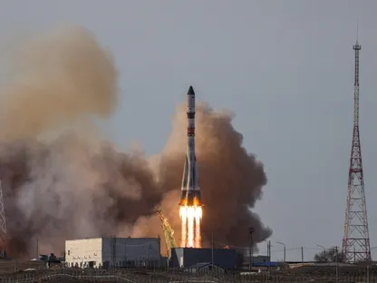 قاعدة "بايكونور" تعود للعمل.. روسيا تطلق صاروخاً نحو محطة الفضاء