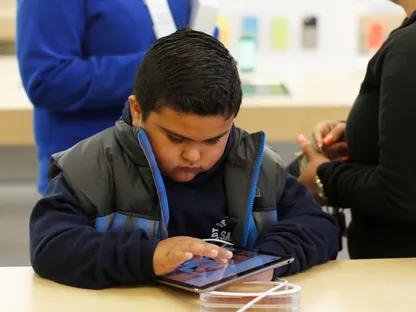 دراسة لافتة في بريطانيا: ثلث الأطفال لا يستطيعون تصفح الكتب الورقية