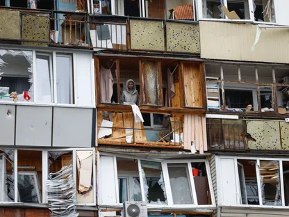 مبنى متضرر في العاصمة الأوكرانية كييف جراء ضربة روسية، 29 نوفمبر 2025 - REUTERS