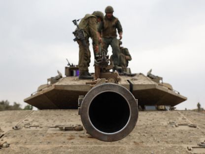 دبابة إسرائيلية على الحدود مع قطاع غزة. 11 أكتوبر 2023 - AFP