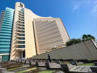 الكويت.. هجمات إيرانية تلحق أضراراً جسيمة بمنشآت مدنية حيوية