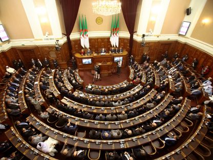 جدل في الجزائر بشأن مشروع قانون "سحب الجنسية".. فما هو؟