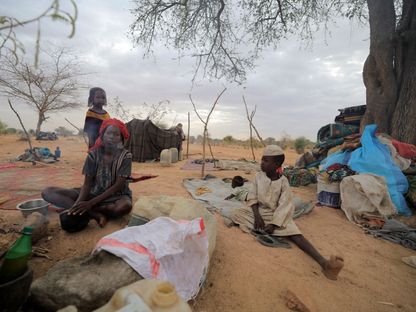 عائلة سودانية في مخيم للاجئين في تشاد بعد فرارها من الصراع في إقليم دارفور. 12 مايو 2023 - REUTERS