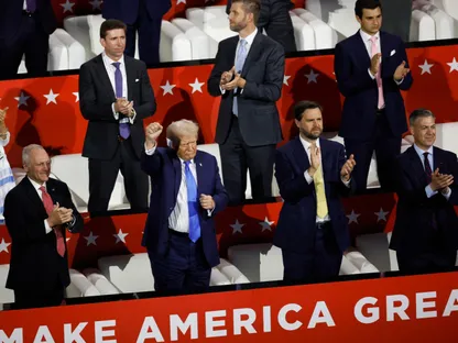 مسلمون انتخبوا ترمب يشعرون بالانزعاج لاختياره مؤيدين لإسرائيل في إدارته