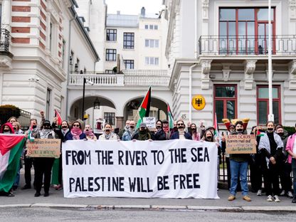 جانب من وقفة احتجاجية مؤيدة للفلسطينيين خارج السفارة الألمانية في العاصمة النرويجية أوسلو. 14 أبريل 2024 - AFP