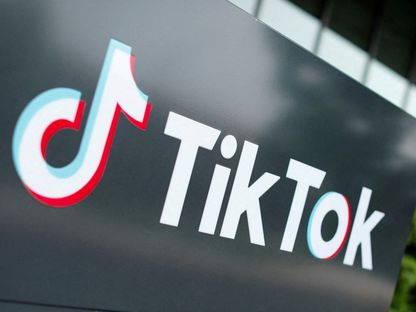 شعار TikTok خارج المقر الرئيسي للشركة في الولايات المتحدة في كولفر سيتي بكاليفورنيا. 15 سبتمبر 2020 - Reuters