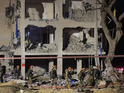 أكثر من 175 مصاباً في هجمات صاروخية إيرانية على عراد وديمونة جنوب إسرائيل