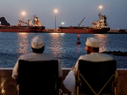 في ظل القيود الإيرانية.. زيادة تدريجية لحركة الملاحة بمضيق هرمز