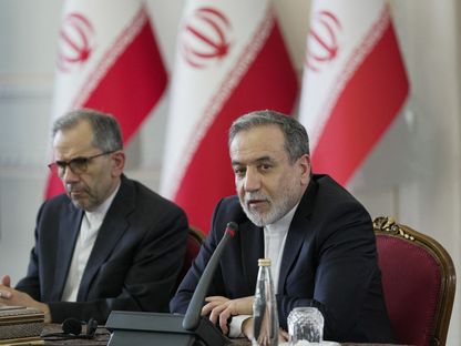 وزير الخارجية الإيراني عباس عراقجي يتحدث خلال اجتماع مع السفراء الأجانب في طهران. 12 يوليو 2025 - Reuters