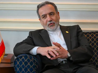 عراقجي شدَّد على أن أي مفاوضات مقبلة مع الولايات المتحدة يجب أن تكون بضمانات عدم الاعتداء - (تصوير: علي خمج)