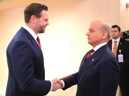 رئيس وزراء باكستان يلتقي فانس ويشيد بـالتزام وفدي أميركا وإيران بـ"انخراط بناء"