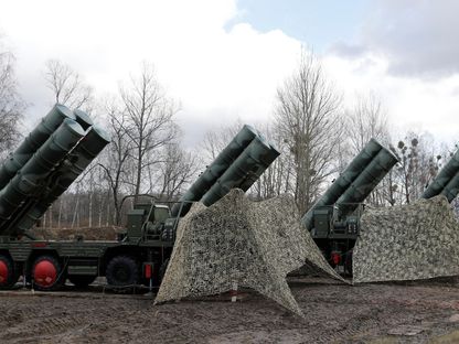 نظام صواريخ أرض-جو S-400 بعد نشره بالقرب من كالينينجراد في روسيا. 15 مارس 2019 - رويترز
