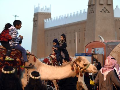 سباق الهجن في مهرجان الجنادرية. 8 فبراير 2016 - AFP