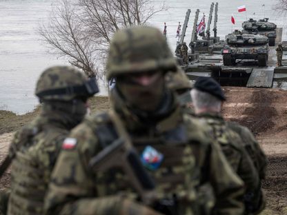 جنود ودبابات خلال مناورات الناتو DRAGON-24 في شمال بولندا. 4 مارس 2024 - AFP