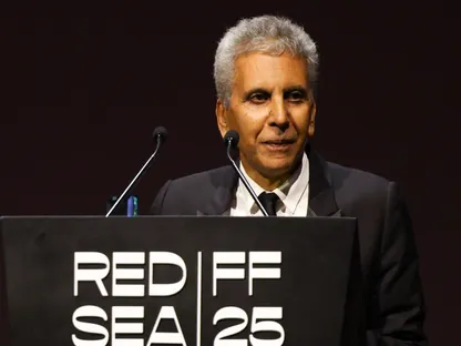 رشيد بوشارب في افتتاح الدورة الخامسة لمهرجان البحر الأحمر السينمائي، جدة، ٤ ديسمبر ٢٠٢٥ - المكتب الإعلامي للمهرجان