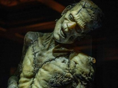 مشهد من عرض (Monsters Unchained: The Frankenstein Experiment) في منتزه "إيبيك يونيفرس" في أورلاندو بولاية فلوريدا - Bloomberg