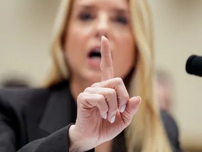 ملفات إبستين.. مشادات خلال جلسة الاستماع إلى بام بوندي في الكونجرس