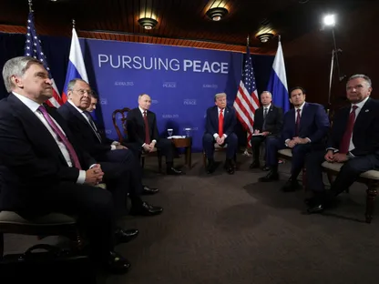 وثائق عُثر عليها في طابعة داخل فندق تكشف تفاصيل جديدة عن قمة ألاسكا