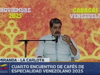 صورة من بث حي للرئيس الفنزويلي نيكولاس مادورو في فعالية سنوية للقهوة، كاراكاس، 30 نوفمبر 2025 - VTV