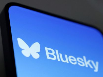 العلامة التجارية لشبكة بلوسكاي Bluesky الاجتماعية تظهر على شاشة هاتف ذكي، 19 نوفمبر 2024 - REUTERS