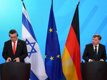 وزير الخارجية الألماني يوهان فاديفول مع وزير الخارجية الإسرائيلي جدعون ساعر خلال مؤتمر صحافي في العاصمة برلين. 5 يونيو 2025 - REUTERS