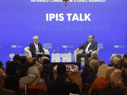 وزير الخارجية الإيراني عباس عراقجي خلال جلسة نقاشية في طهران، 16 نوفمبر 2025 - IRNA