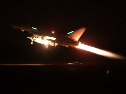 طائرة حربية بريطانية طراز Typhoon تقلع للانضمام إلى التحالف الذي تقوده أميركا لشن غارات ضد أهداف لجماعة الحوثي في اليمن، قبرص. 12 يناير 2024 - REUTERS