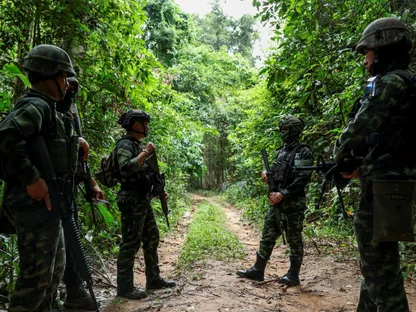 جنود من الجيش التايلندي بالقرب من الحدود المتنازع عليها مع كمبوديا في مقاطعة أوبون راتشاثاني. تايلندا. 27 أغسطس 2025 - Reuters