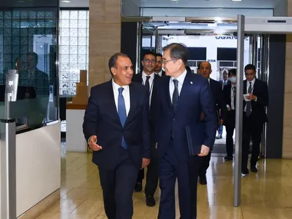 وزير الخارجية المصري بدر عبد العاطي خلال لقائه مع نظيره الكوري الجنوبي رئيس المجلس الأمن الحالى تشو هيون على هامش اجتماعات الجمعية العامة للأمم المتحدة في نيويورك . 27 سبتمبر 2025 - facebook.com/MFAEgypt/