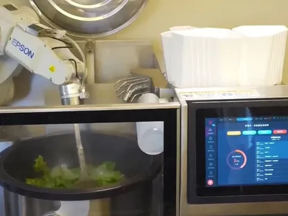 الصين.. مطعم آلي يقدم تجربة طهي كاملة بالروبوتات