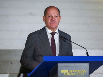 المستشار الألماني أولاف شولتز خلال مؤتمر صحافي على هامش قمة إقليمية لقادة البلقان في تيرانا، ألبانيا. 16 أكتوبر 2023 - REUTERS