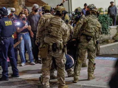 احتجاجات ضد هيئة إنفاذ قوانين الهجرة والجمارك الأميركية (ICE) جنوب بورتلاند بولاية أوريغون- 28 سبتمبر 2025 - Reuters
