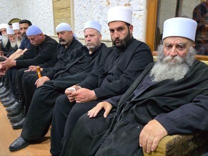 وفد من مشايخ الطائفة الدرزية خلال اجتماعهم مع محافظي ريف دمشق والسويداء والقنيطرة. 30 أبريل 2025 - @SanaAjel