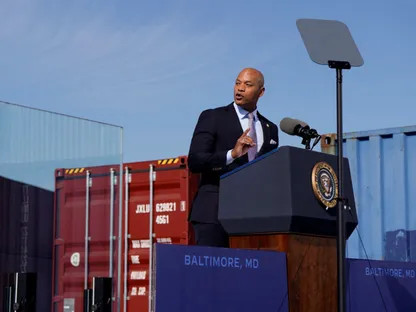 ترمب يستبعد ديمقراطيين من اجتماع لحكام الولايات في البيت الأبيض