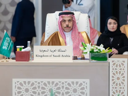 وزير الخارجية السعودي يبحث مع نظيريه القطري والعُماني مستجدات المنطقة
